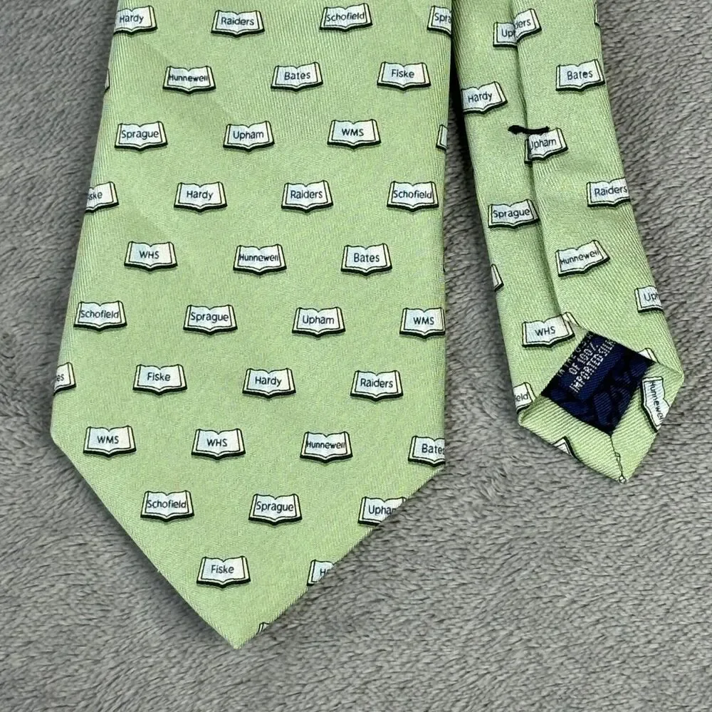 Vineyard Vines Silk Tie Green E.A.‎ Davis Wellesley Books Handmade In The U.S.A.